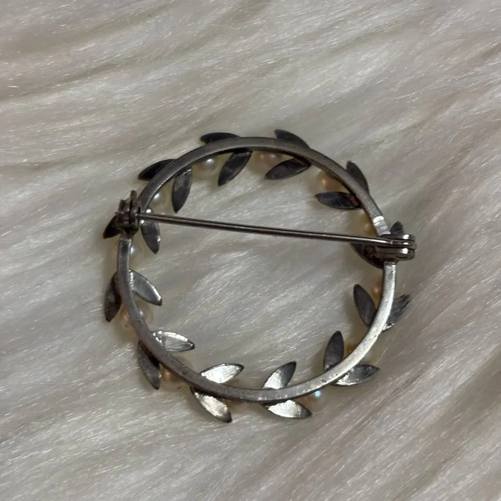Vintage Milgrain Wreath Leaf Japanese Saltwater Pearl Brooch
